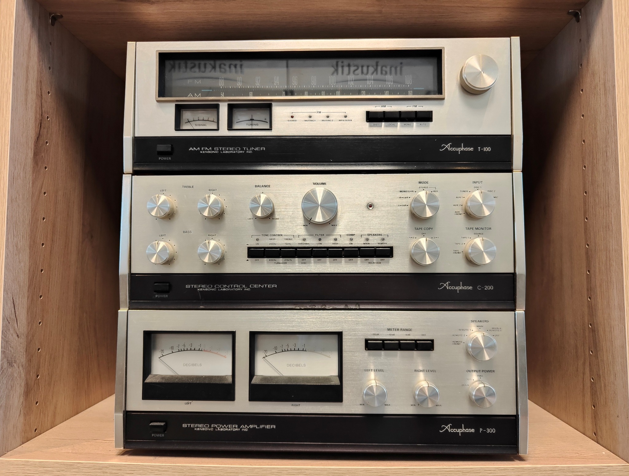 Accuphase Verstärker (Hi-Fi)